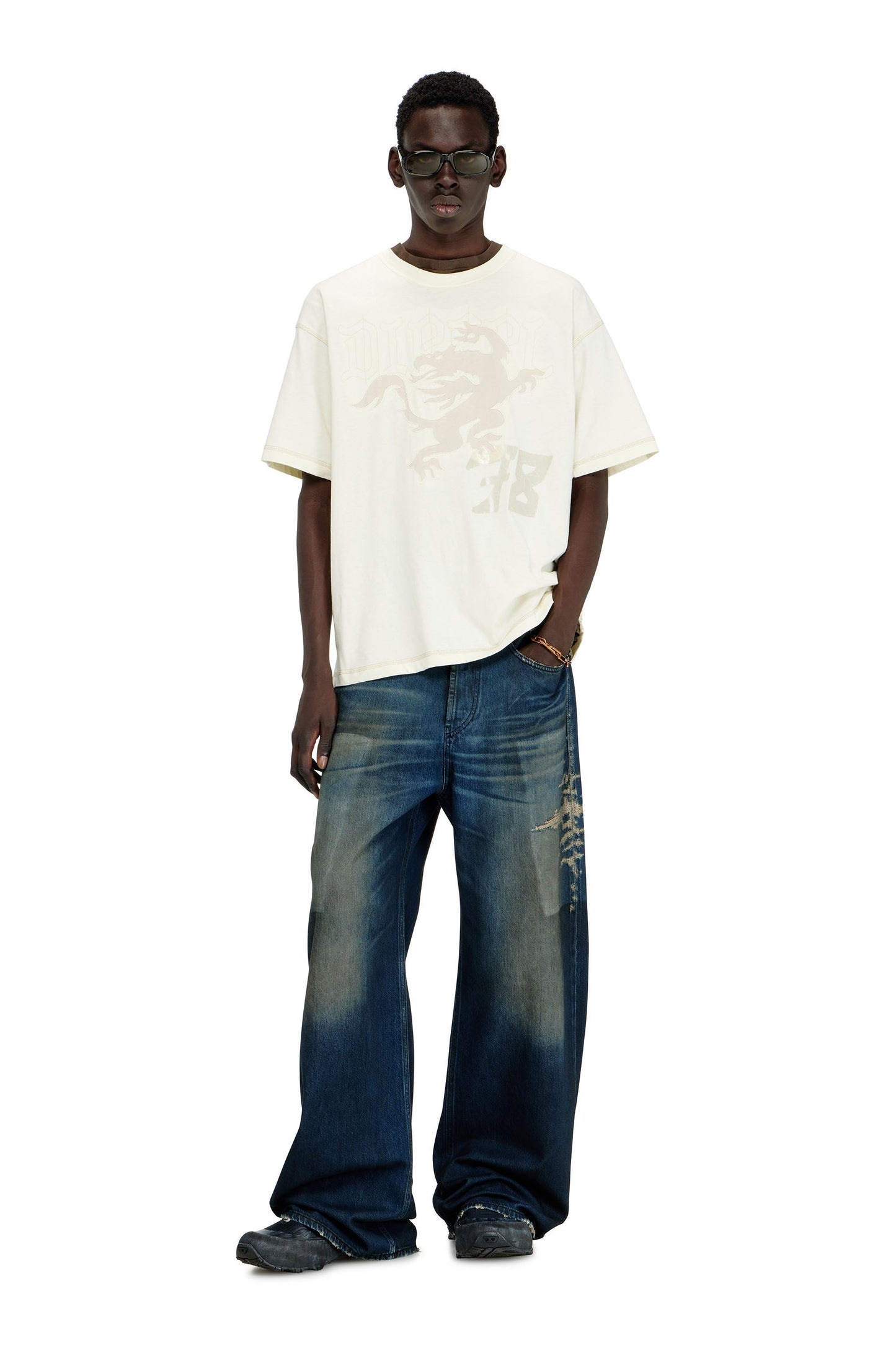 Relaxed T-shirt with prints and embroderies