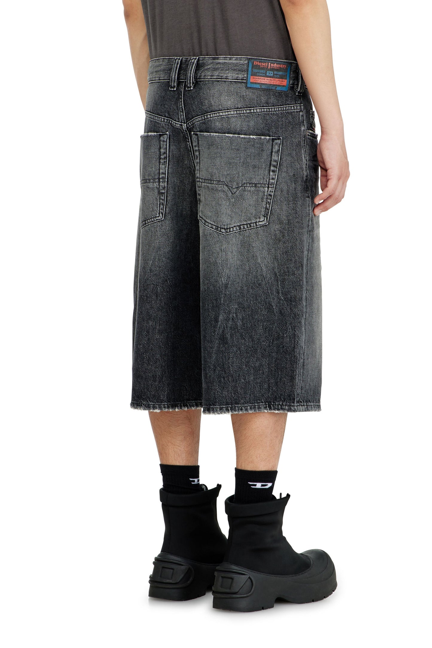 Denim relaxed shorts with abrasions