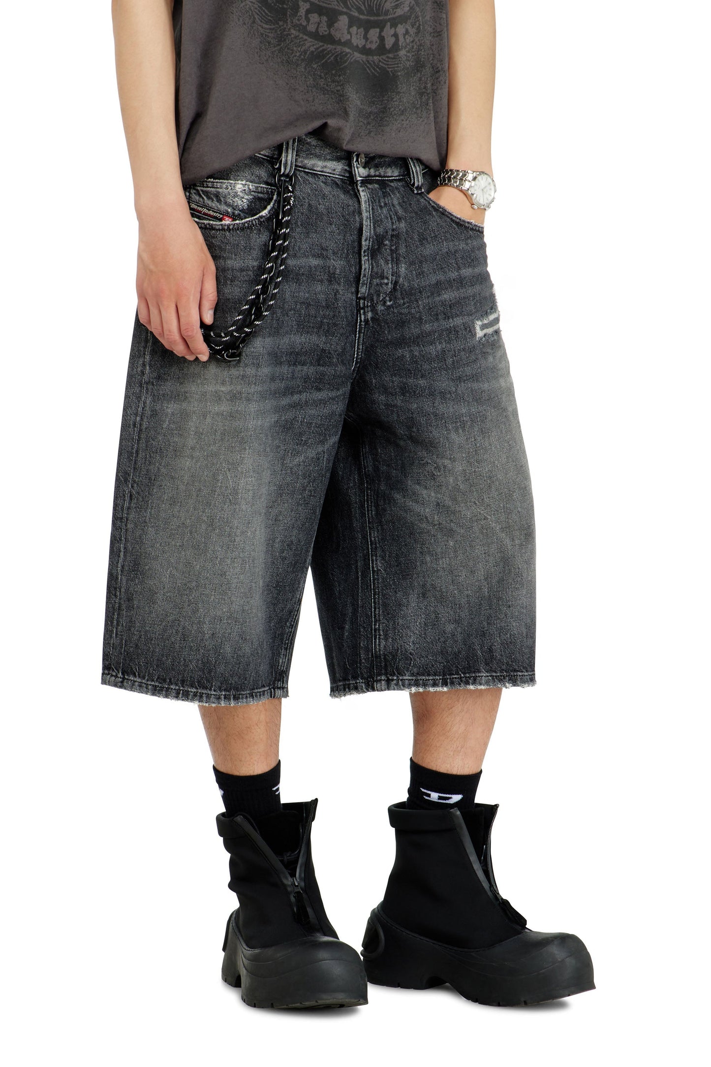 Denim relaxed shorts with abrasions