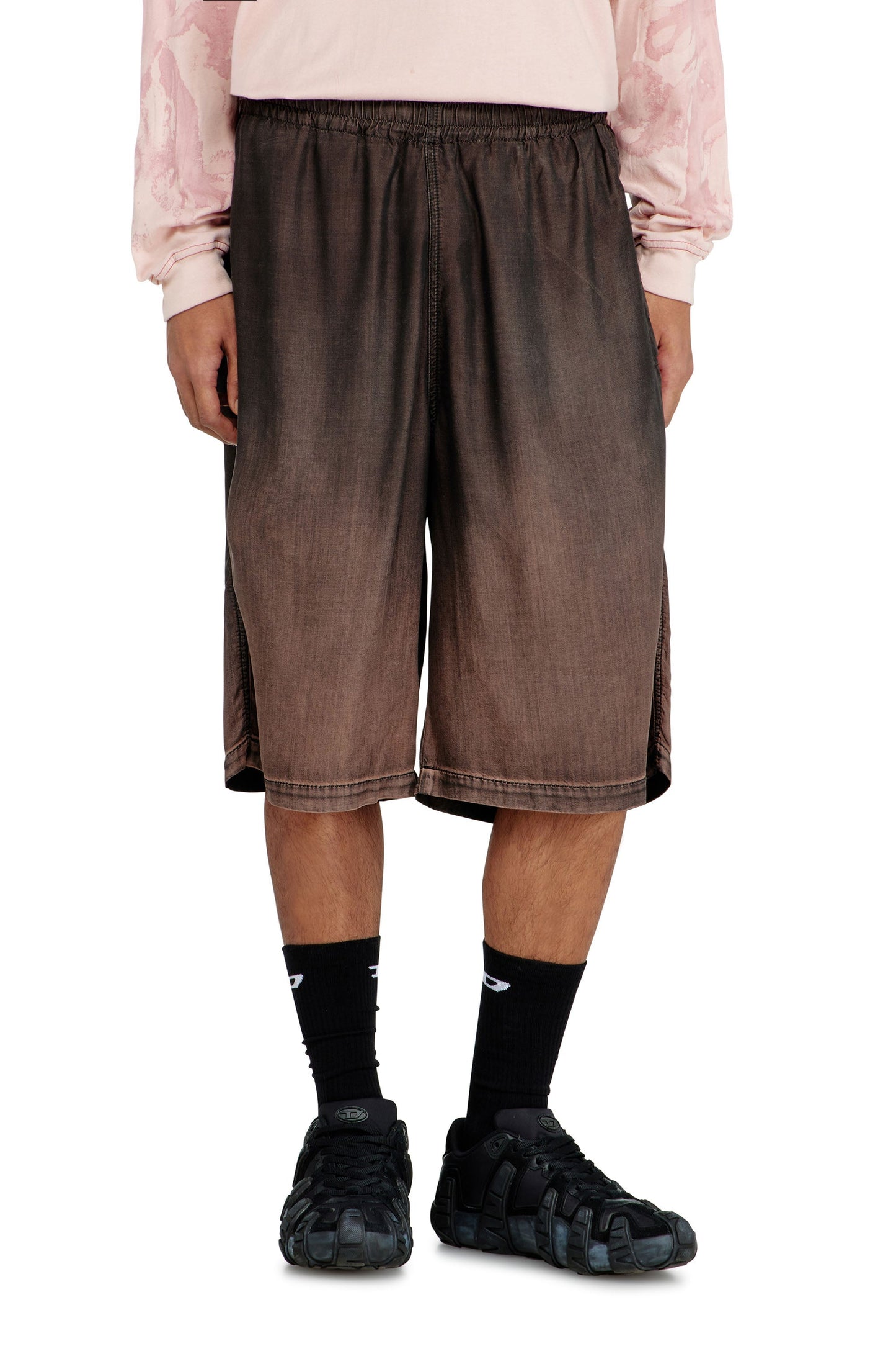 Relaxed bermuda shorts in fluid coated denim