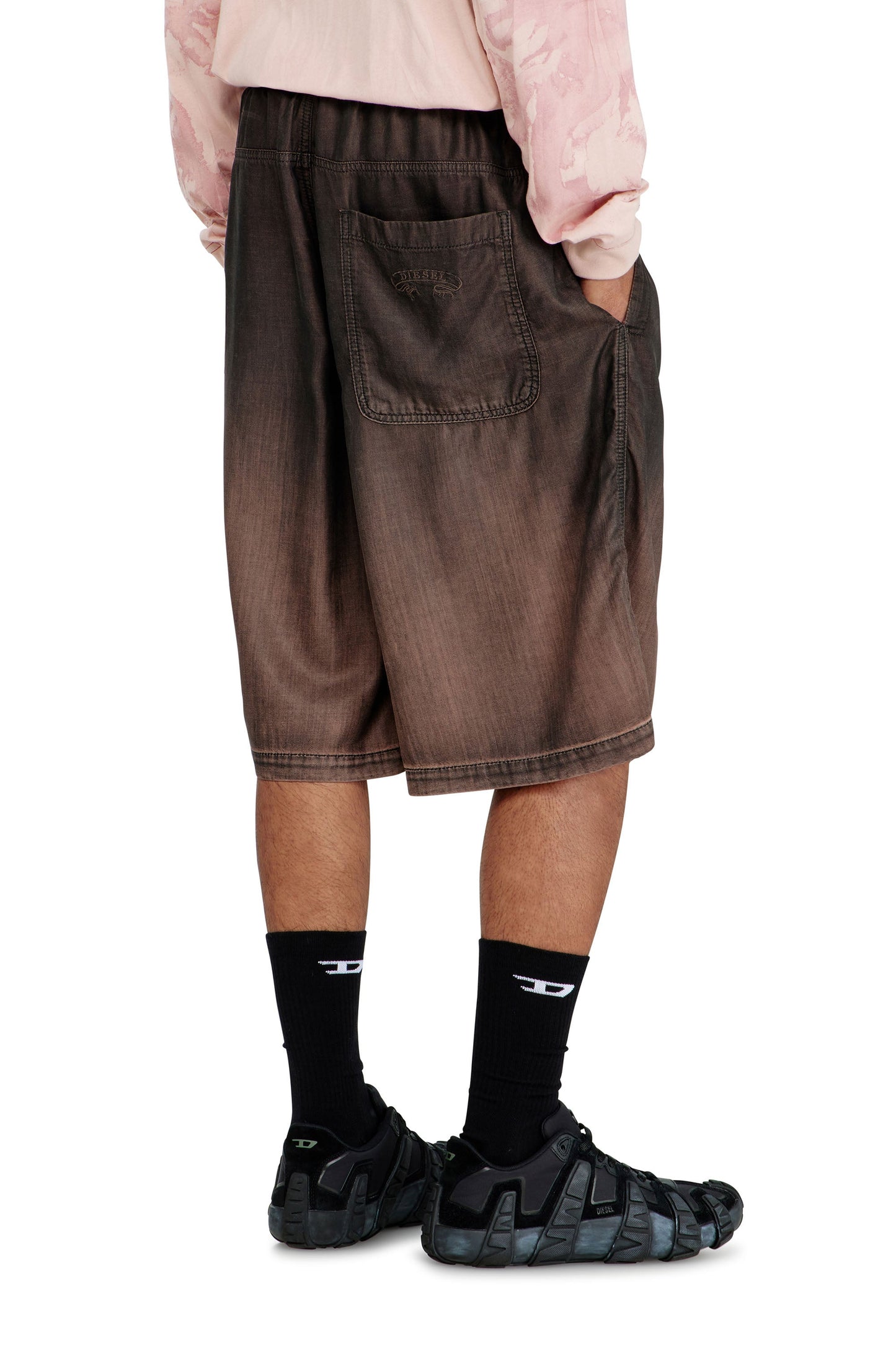 Relaxed bermuda shorts in fluid coated denim