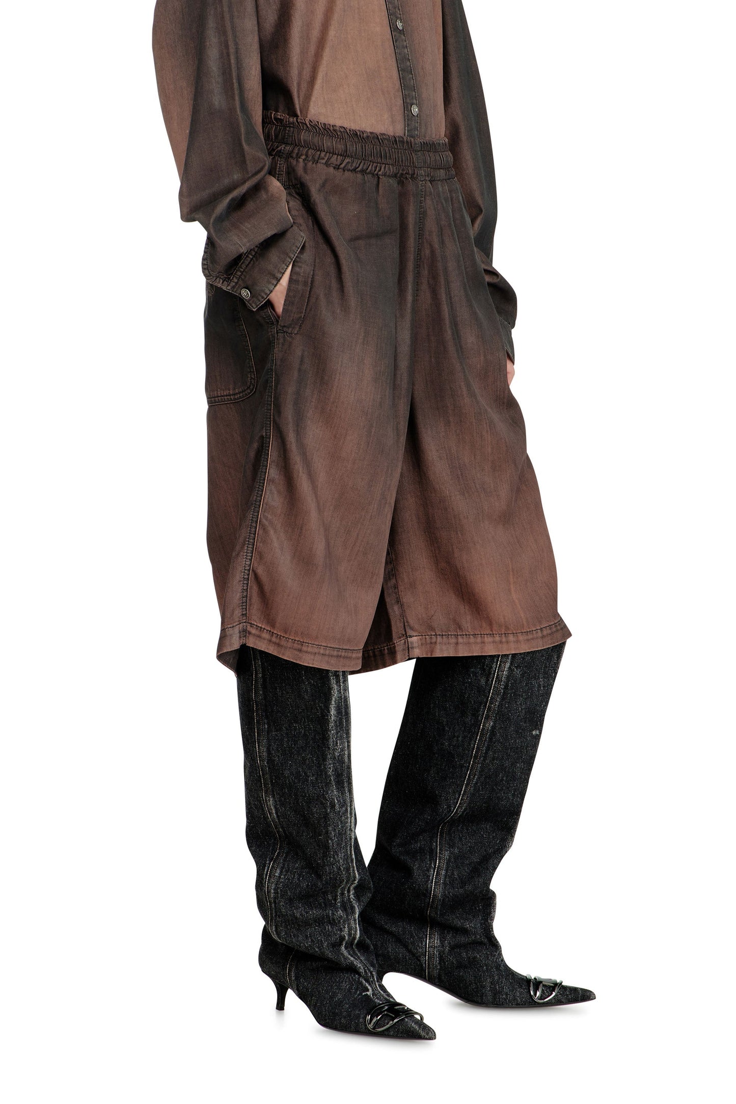 Relaxed bermuda shorts in fluid coated denim