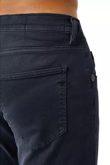 بنطال جينز D-Strukt 0670M بقصة رفيعة من قماش جوغ جينز
