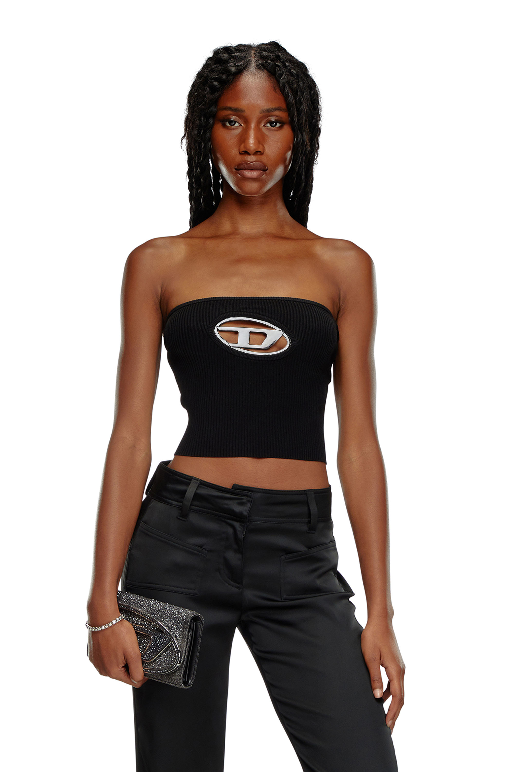 

Bandeau top with oval D plaque